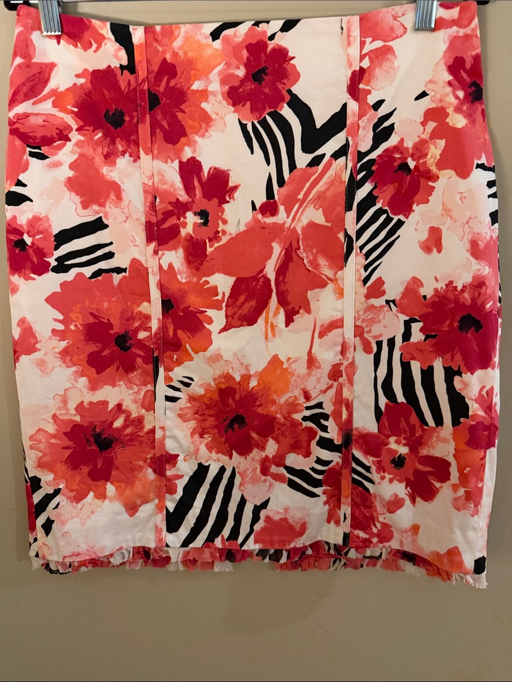 WHBM Floral Pencil Skirt in Coral & Black Size 8